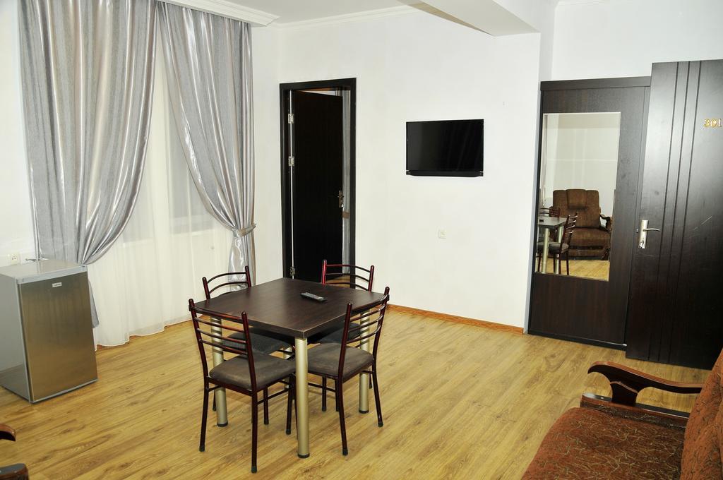 Alma-Ata Hotel Borjomi Rum bild