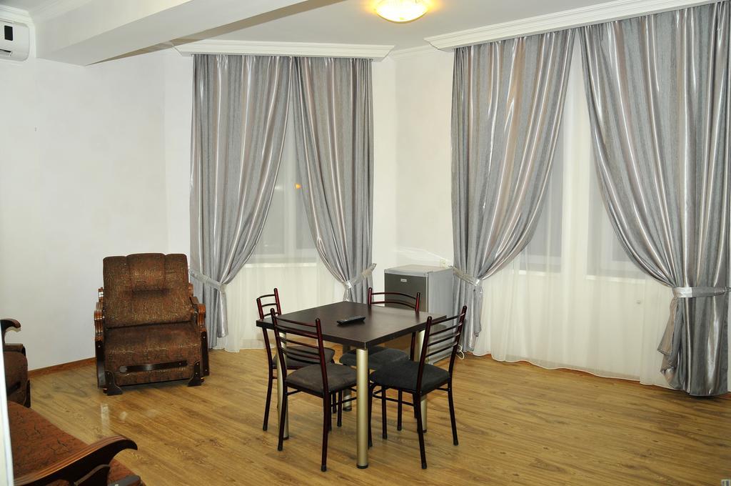 Alma-Ata Hotel Borjomi Rum bild