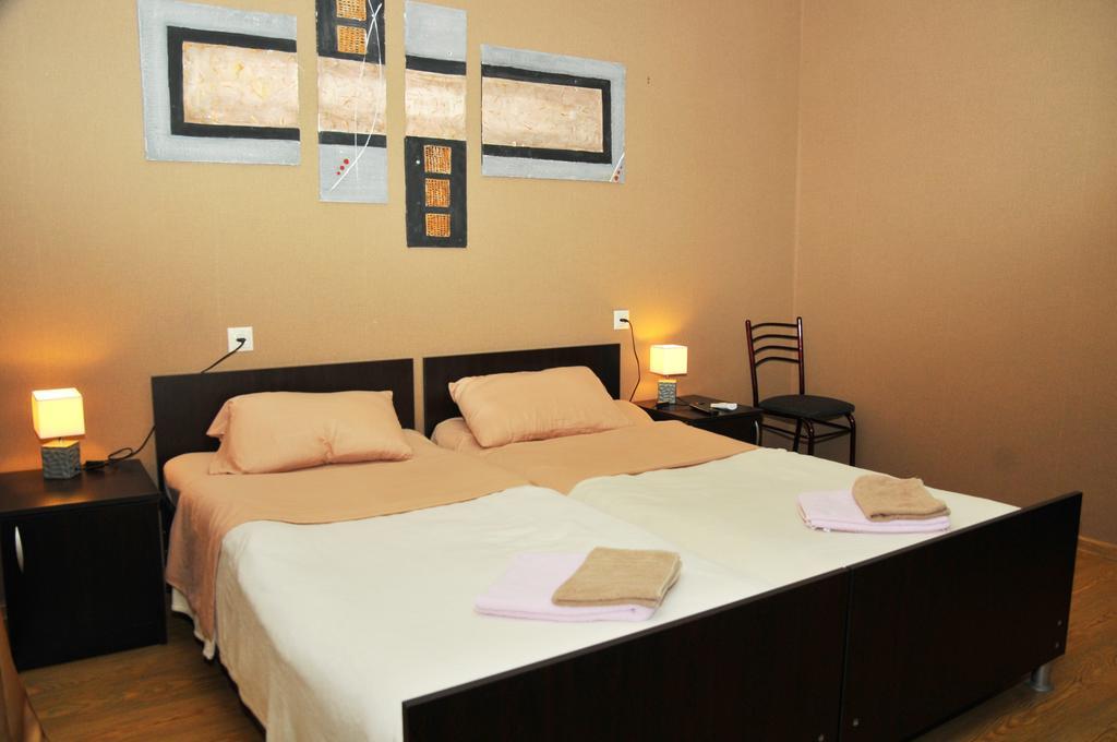 Alma-Ata Hotel Borjomi Rum bild